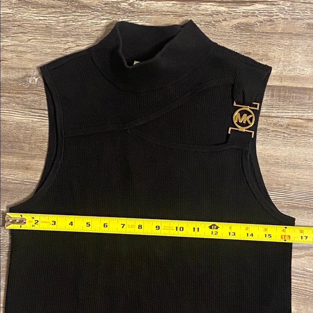 EUC MICHAEL KORS Cut Out Gold Hardware Logo Sleeveless Sweater L - Picture 6 of 7